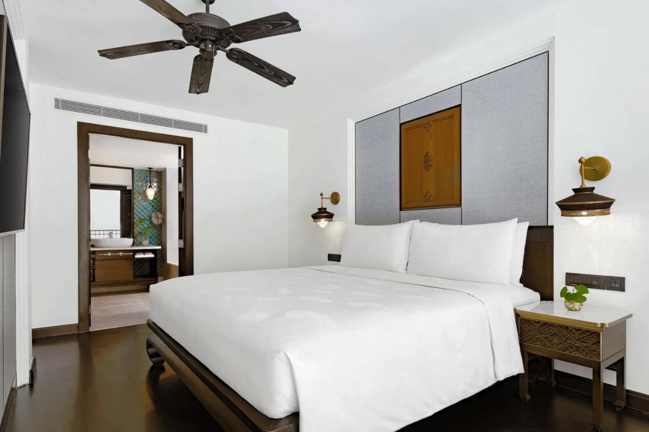 Jw Marriott Khao Lak Resort And Spa Exterior foto A bedroom at the Taj Bengal