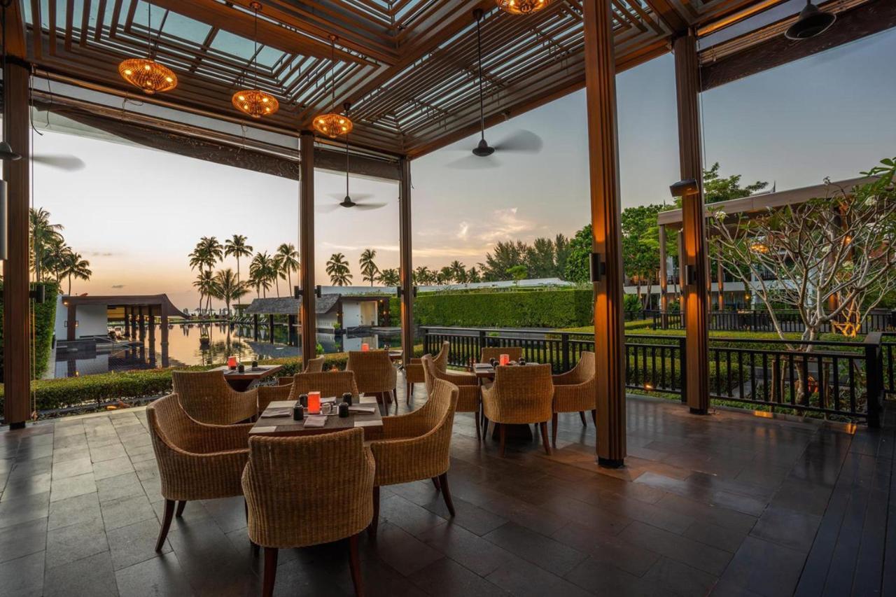 Jw Marriott Khao Lak Resort And Spa Exterior foto The Deck