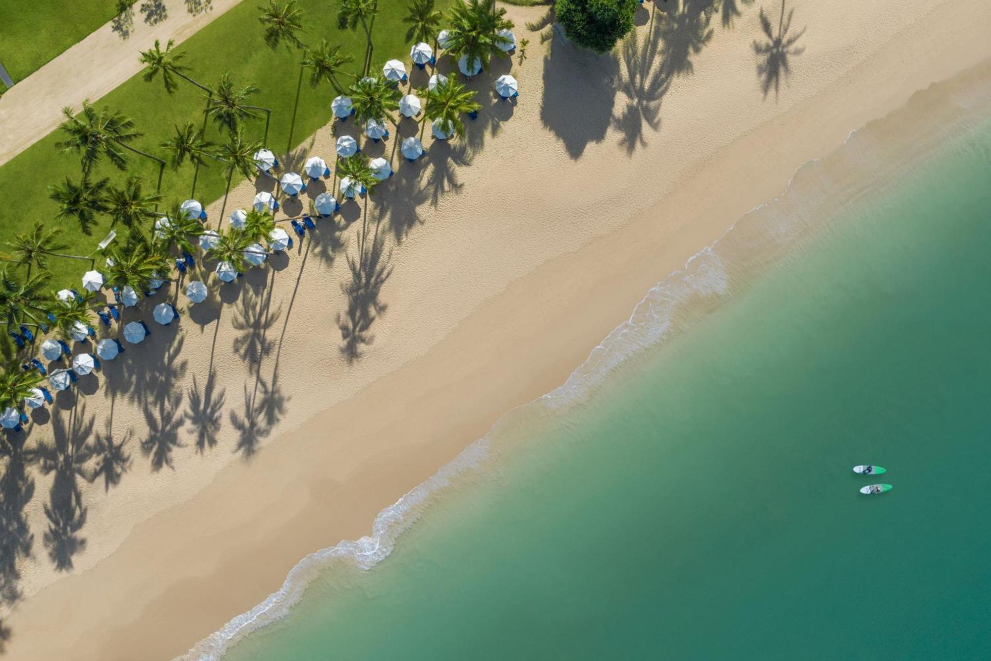 Jw Marriott Khao Lak Resort And Spa Exterior foto Aerial view of the beach at the Four Seasons Resort